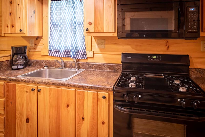 Pine Forest Cabin-10
